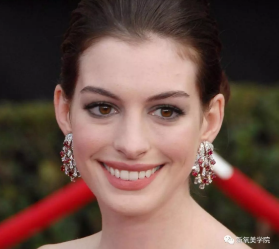 如何让眼睛黑眼珠变大 v2-04ef5eb4eaab789ce351d8e7c51f57b7_r.jpg