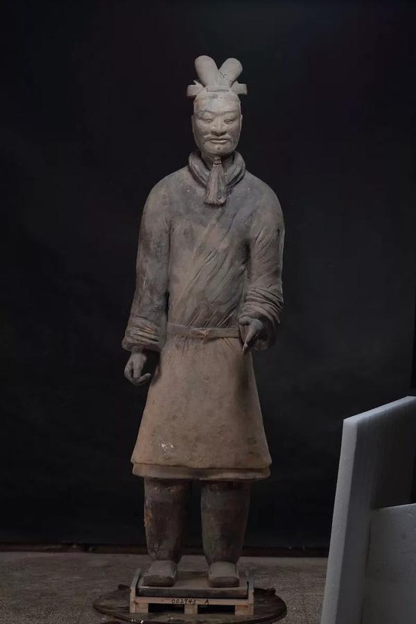 双尾鹖冠,鱼鳞铠甲,彩色花结:如何正确欣赏一尊将军俑? - 知乎