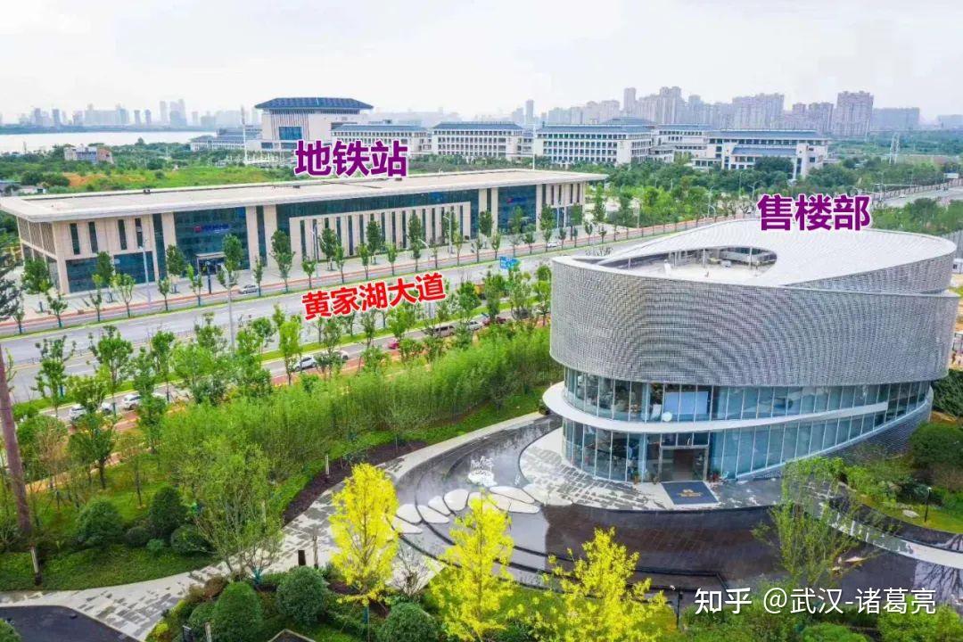 在武汉规划一张图上可以看出,站点就在黄家湖地铁小镇附近,位于项目