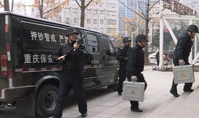 为什么运钞车押运人员用的是霰弹枪而押运高考卷的武警却用的自动步枪