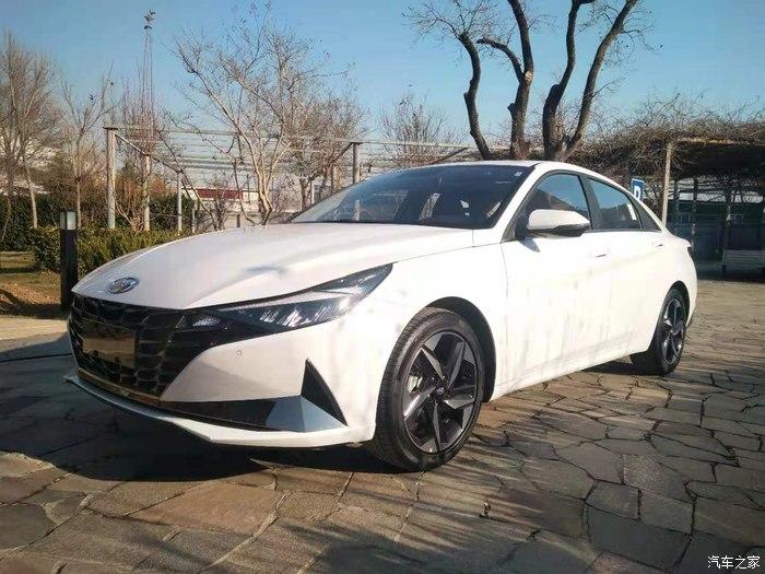 第七代伊兰特—白色锋芒 惊喜无处不在