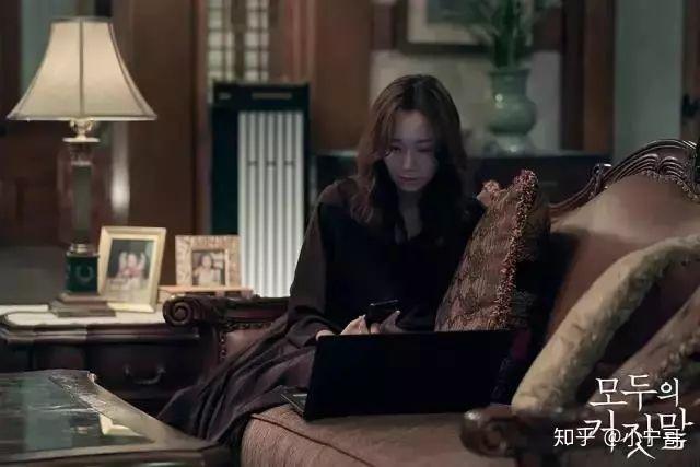 就这样,毫文文弱弱,毫无政治经验的小女儿金瑞希被