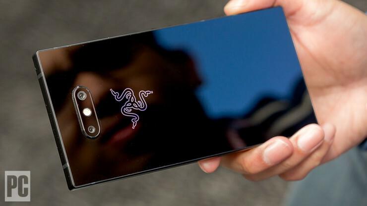 razer phone 2 具有独特的设计,让人想起去年的型号以及 nextbit