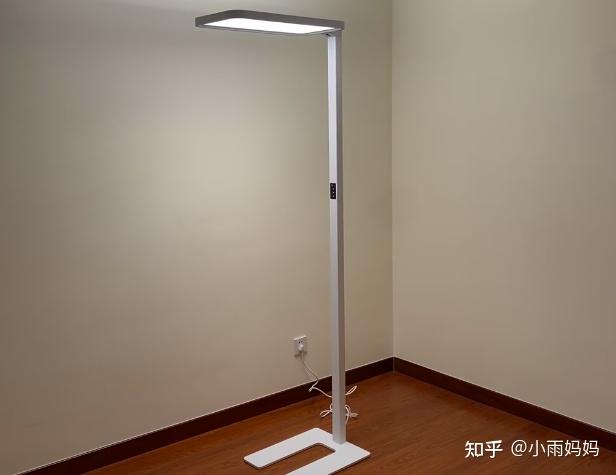 護(hù)眼臺(tái)燈選購指南_眼視光醫(yī)學(xué)排名_護(hù)眼燈品牌推薦