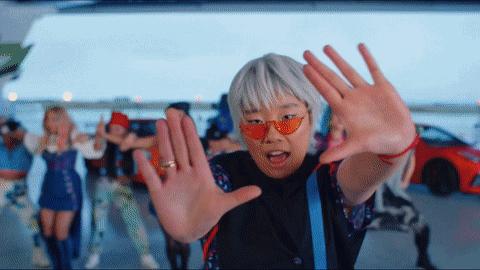 亚裔性喜剧《兜风》玩尺度、无下限,这次真辱了?