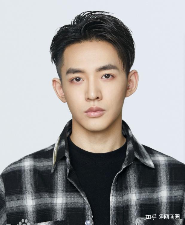 邓为,1995年2月26日出生于内蒙古呼和浩特市,中国内地男演员.