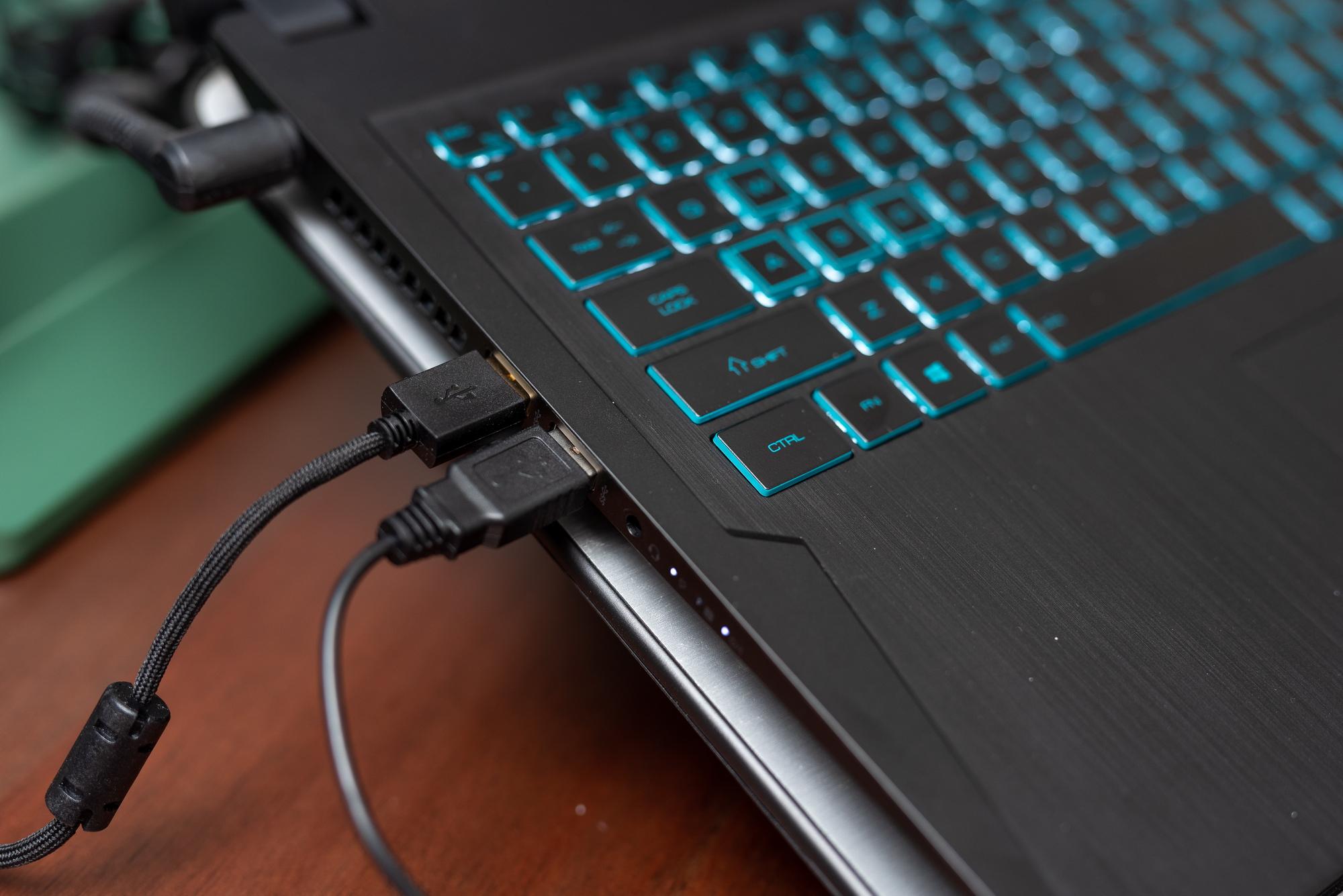 少见的166寸大屏游戏本雷神911绝地武士