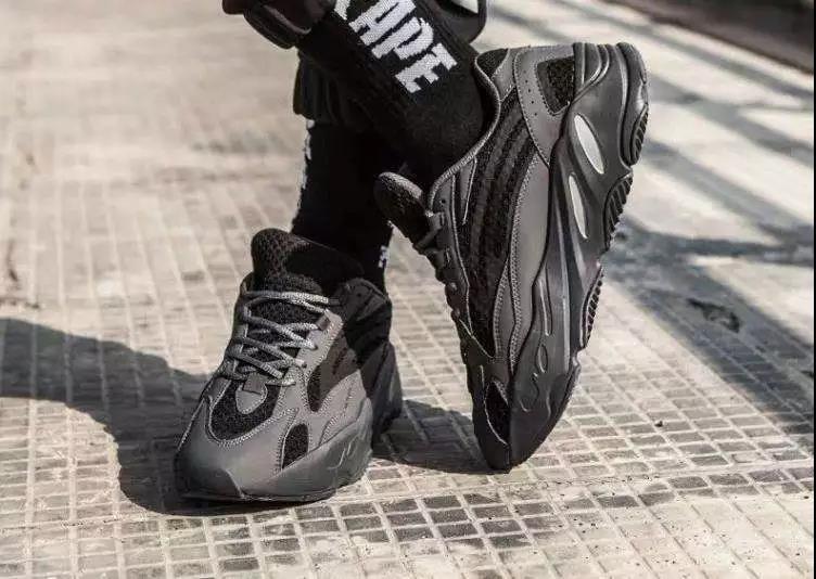 不要的~男生最爱的老爹鞋应该非椰子莫属吧~男生穿老爹鞋那就更简单了