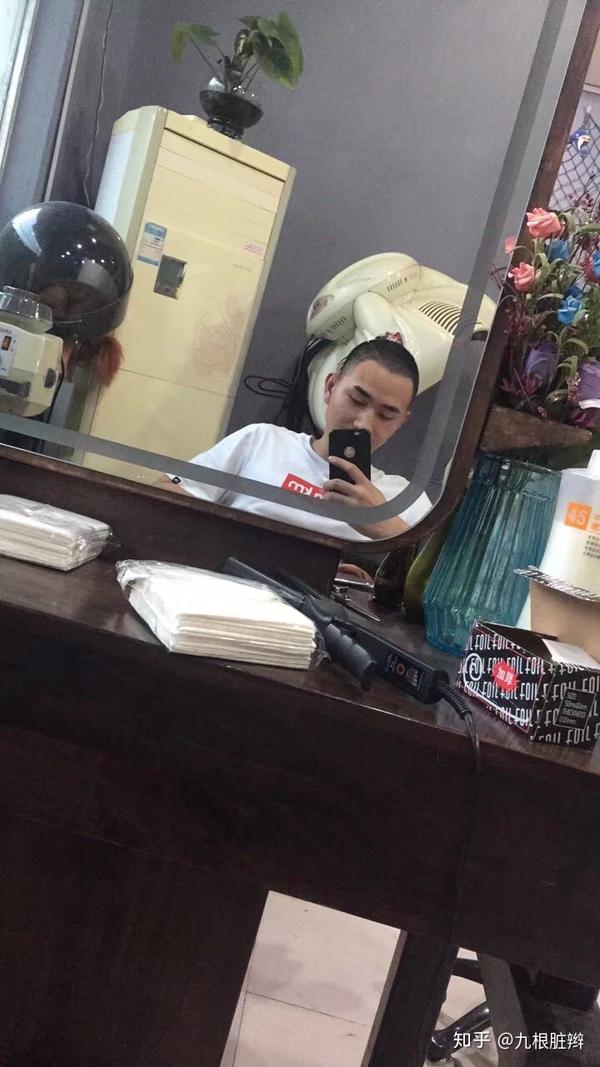 一直头发比较长的男生突然剪一个寸头是怎样的体验?