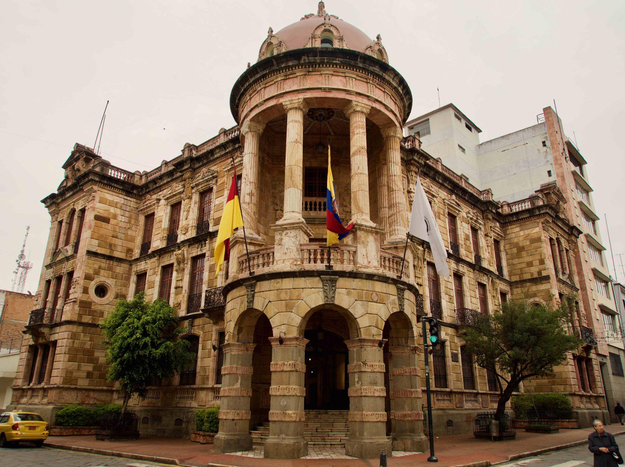 blas教堂昆卡老教堂来到城市中心公园,却并没有新年人声鼎沸的景象