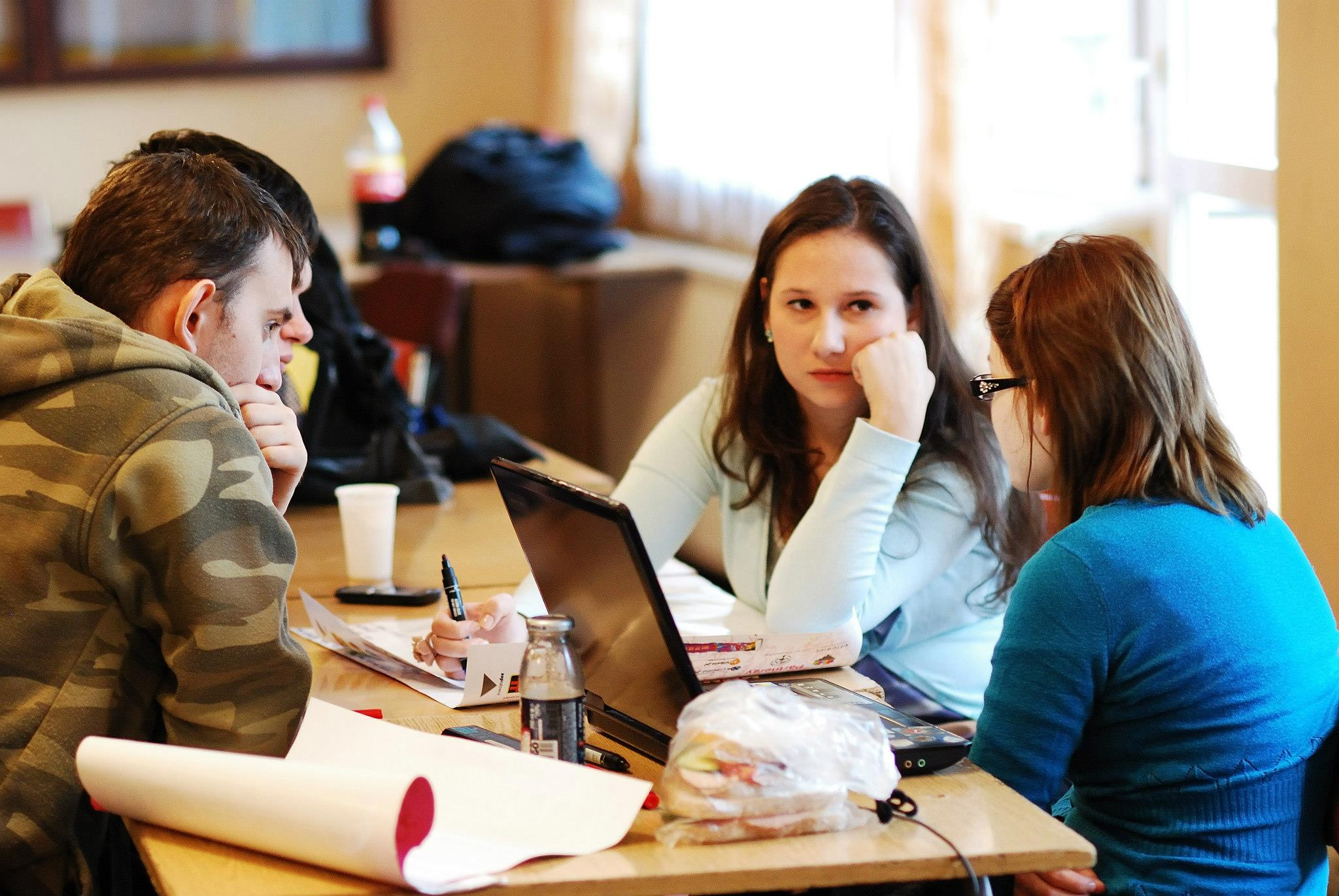 小组讨论(group discussion)一般来说课堂的互动形式有比较典型的五种