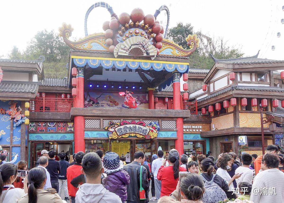 实拍春节之后的渝乐小镇演出处人山人海不要门票果然人气爆棚