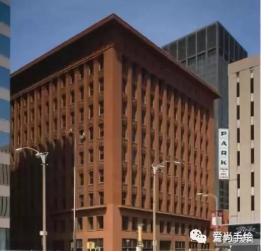 在温莱特大厦的建筑中,沙利文利用了当时的新技术,增加了建筑的楼层