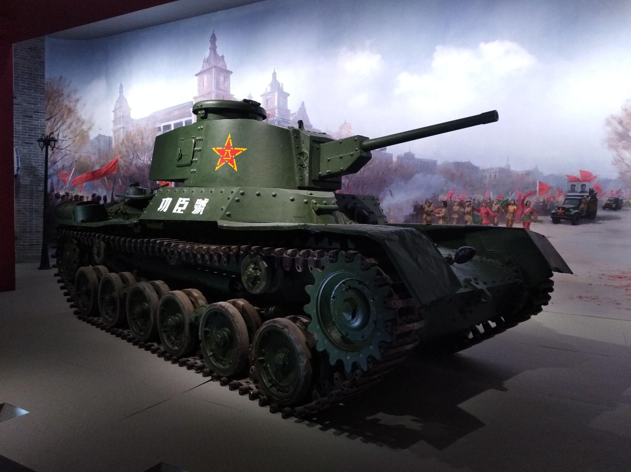 现在这辆坦克被命名"功臣号",供奉在中国人民革命军