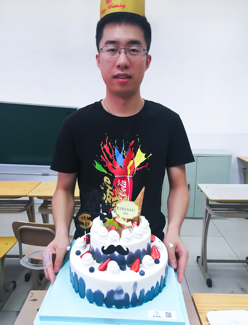 集训营学员生日会考研路上惠园教育陪着你为你庆祝这不一样的生日