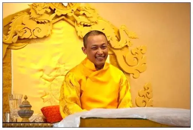 3人赞同了该文章 秋阳创巴仁波切圆寂后,他的长子萨姜米庞仁波切继位