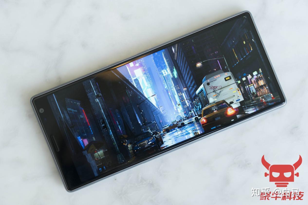 一台辨识度超高的带鱼屏索尼手机索尼xperia10plus图赏