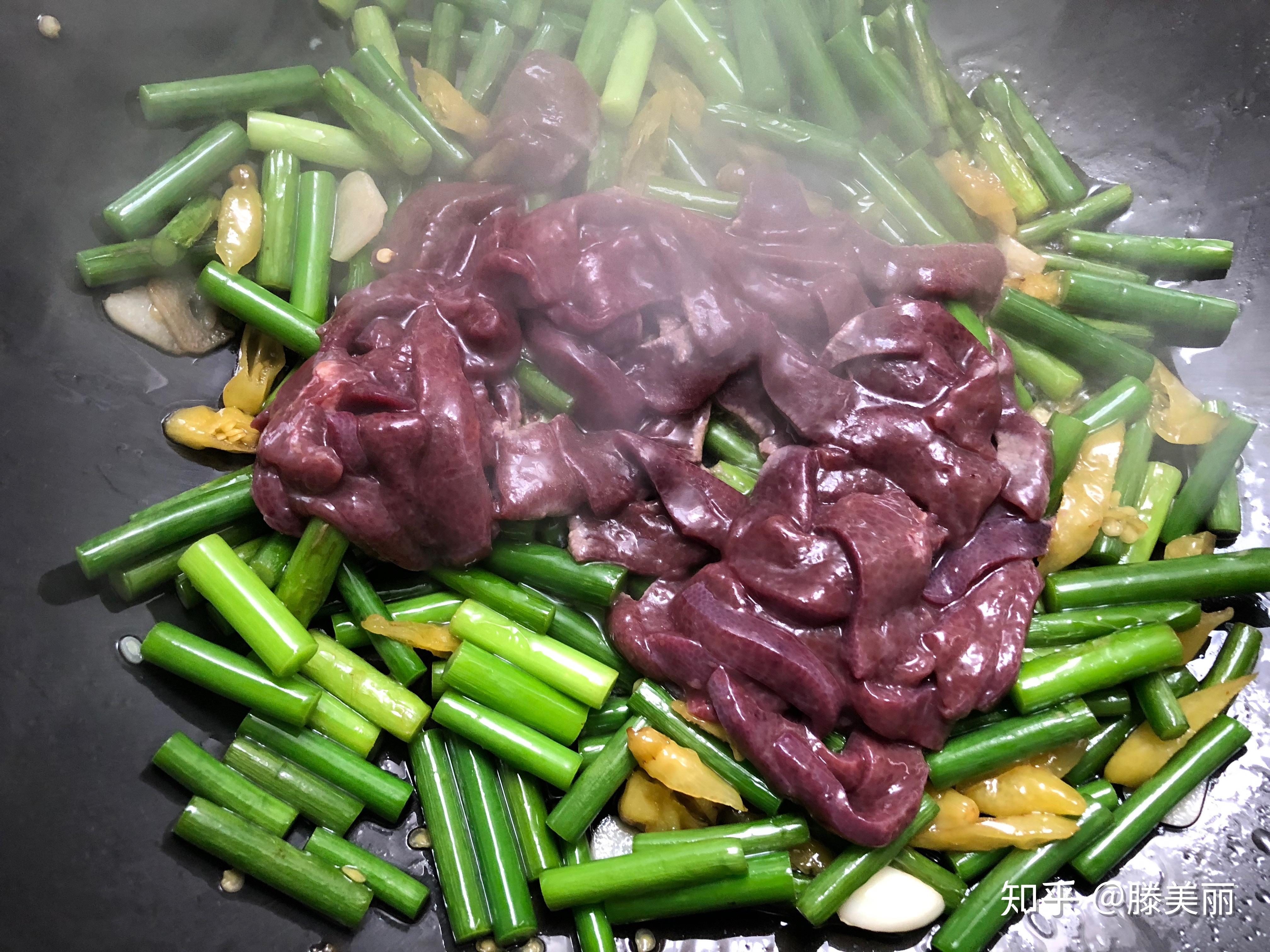 蒜苔炒猪肝(干锅)