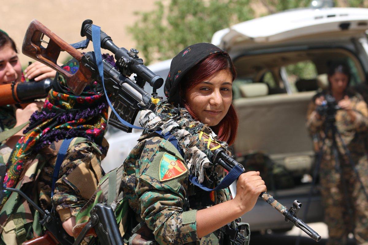 拉卡女兵图片集锦