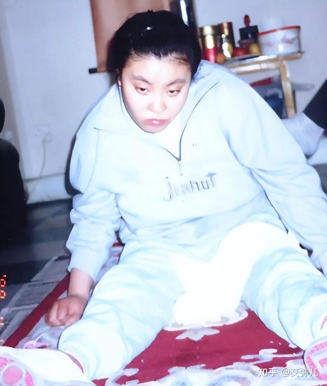 1992年,朱令同样考出了十分优异的成绩,小女儿的优秀和坚强让吴承之