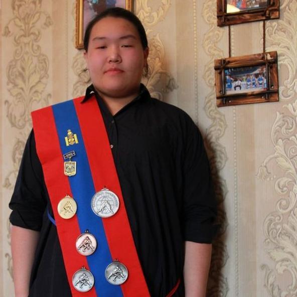 相扑吧少女17岁蒙古国少女挑战传统永追相扑梦