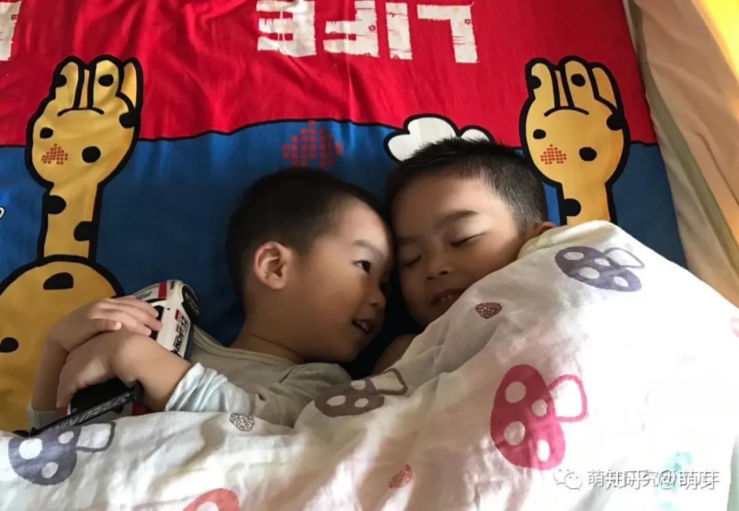 适合在家里玩的游戏小孩 v2-06d3f1aeb26373f9496666ac233b7f9f_r.jpg