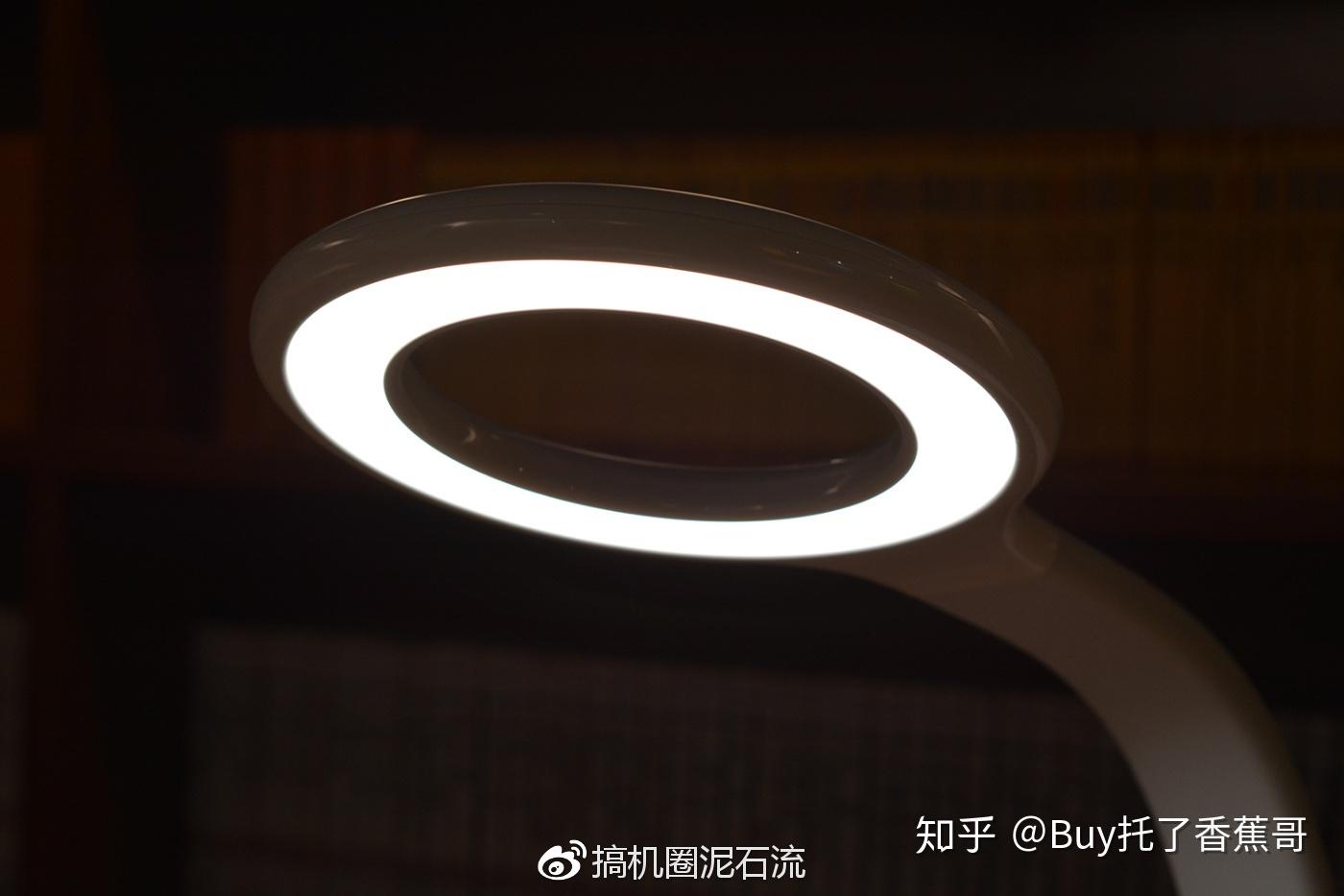 腾讯儿童智能台灯k9不仅能照明还能在线辅导作业