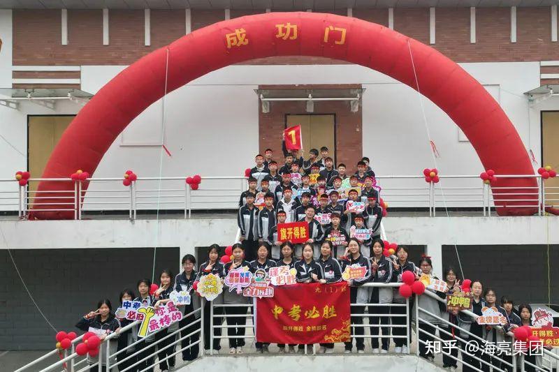 圆梦: 同心协力,携手圆梦回望过去三年,那些风雨同舟中的坚毅和坚守