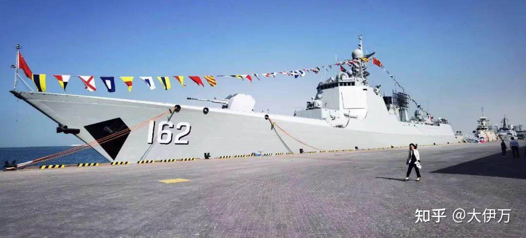 中国海军052d湛江舰现身兰卡威防务展现场!