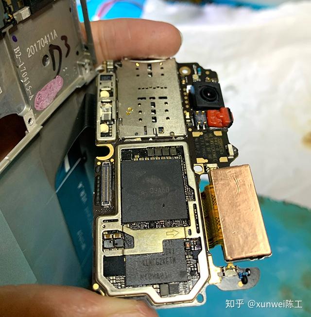 华为p10 plus正常使用突然不开机,拆机,开机亮红灯, 华为开机亮红灯换