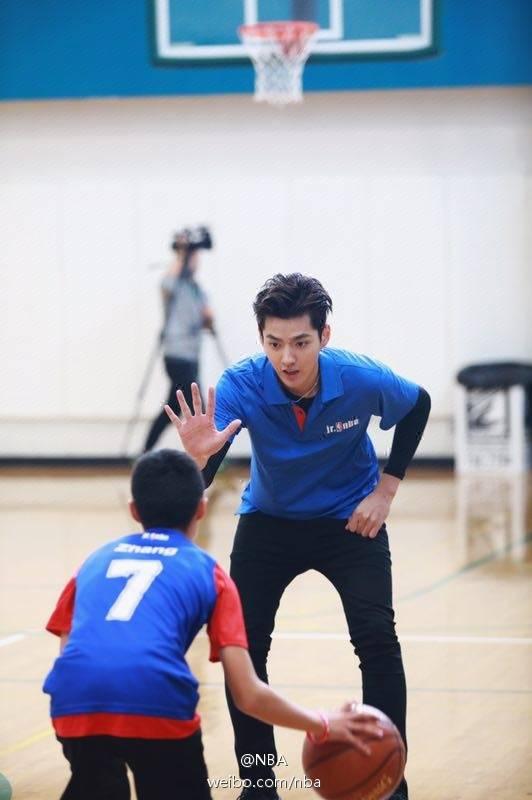 如何评价蒋劲夫吴亦凡在 2016-2017 赛季 nba 全明星名人赛上的表现?