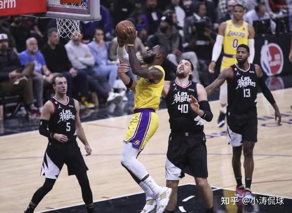 詹姆斯狂砍40分率队逆转取胜