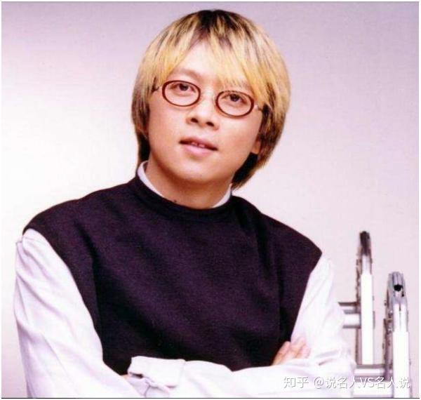 被台湾音乐人陈志远发现,签约丰华唱片.