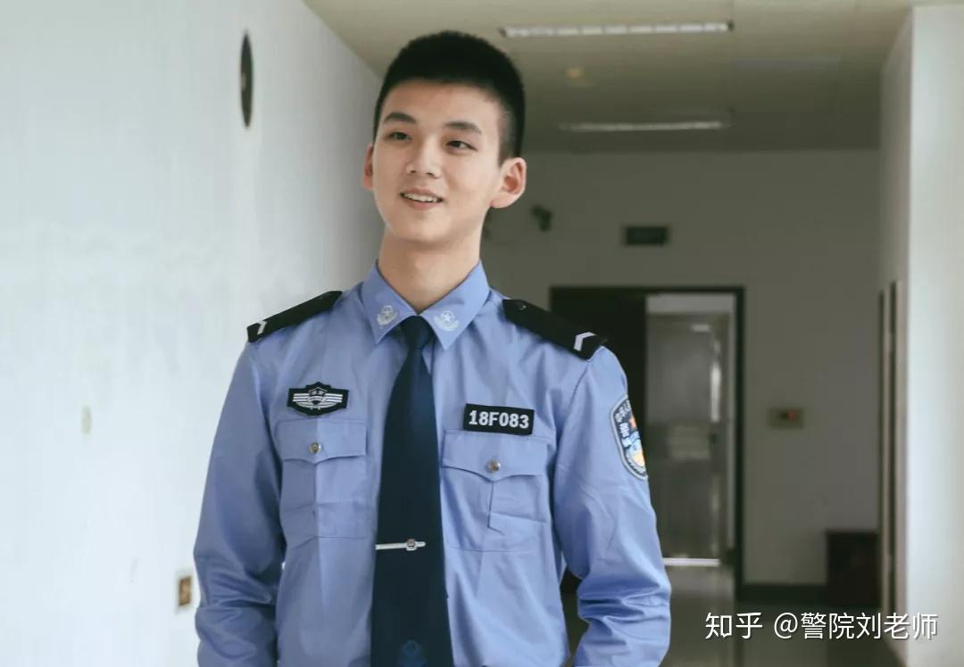 帅气警察壁纸图片