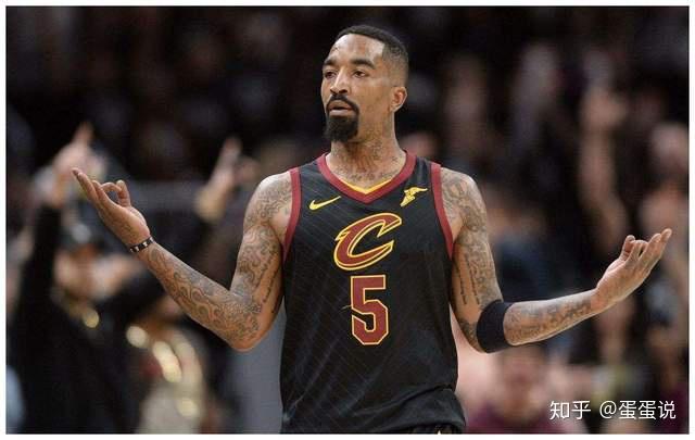 如果要评谁是nba最出名的神经刀,那么非jr史密斯莫属,曾经在纽约