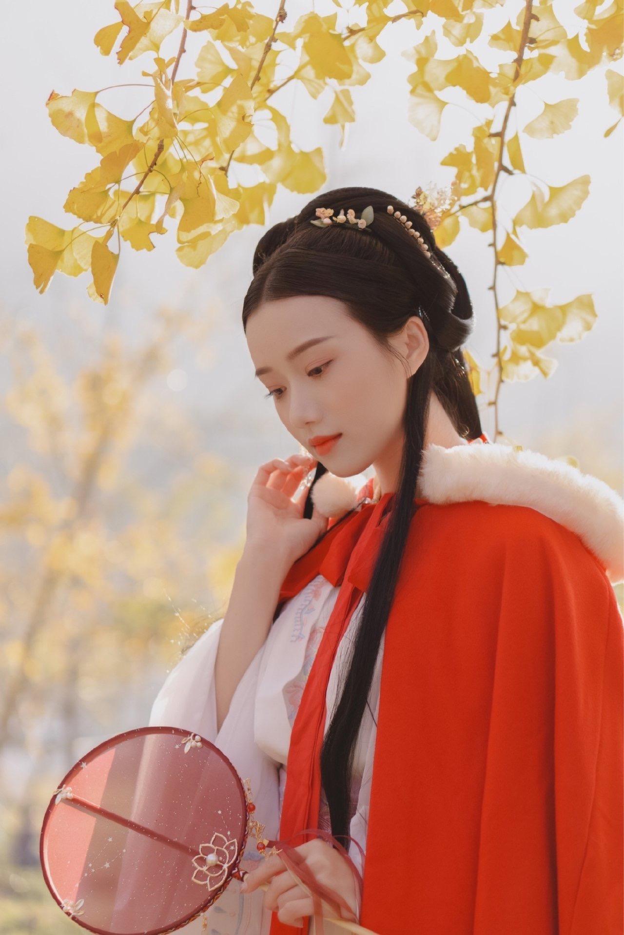 一组好看的汉服写真照怎么拍