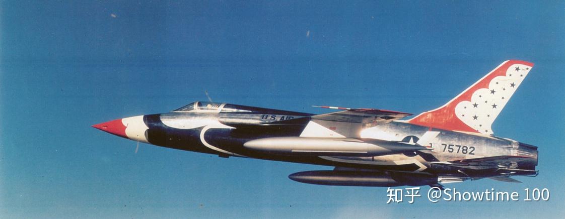 "雷鸟"飞行表演队的f-105b战斗轰炸机共和公司于1964年1月25日至4月16
