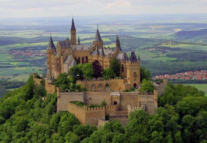 桌游推荐游历欧洲之古堡之城勃艮第城堡