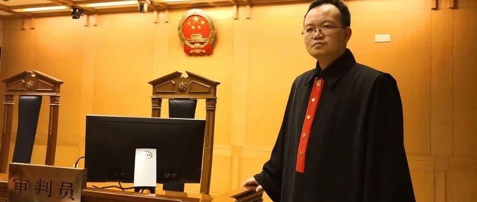 已认证的官方帐号 1 人 赞同了该文章 2019年8月3日,袁博躺在上海市