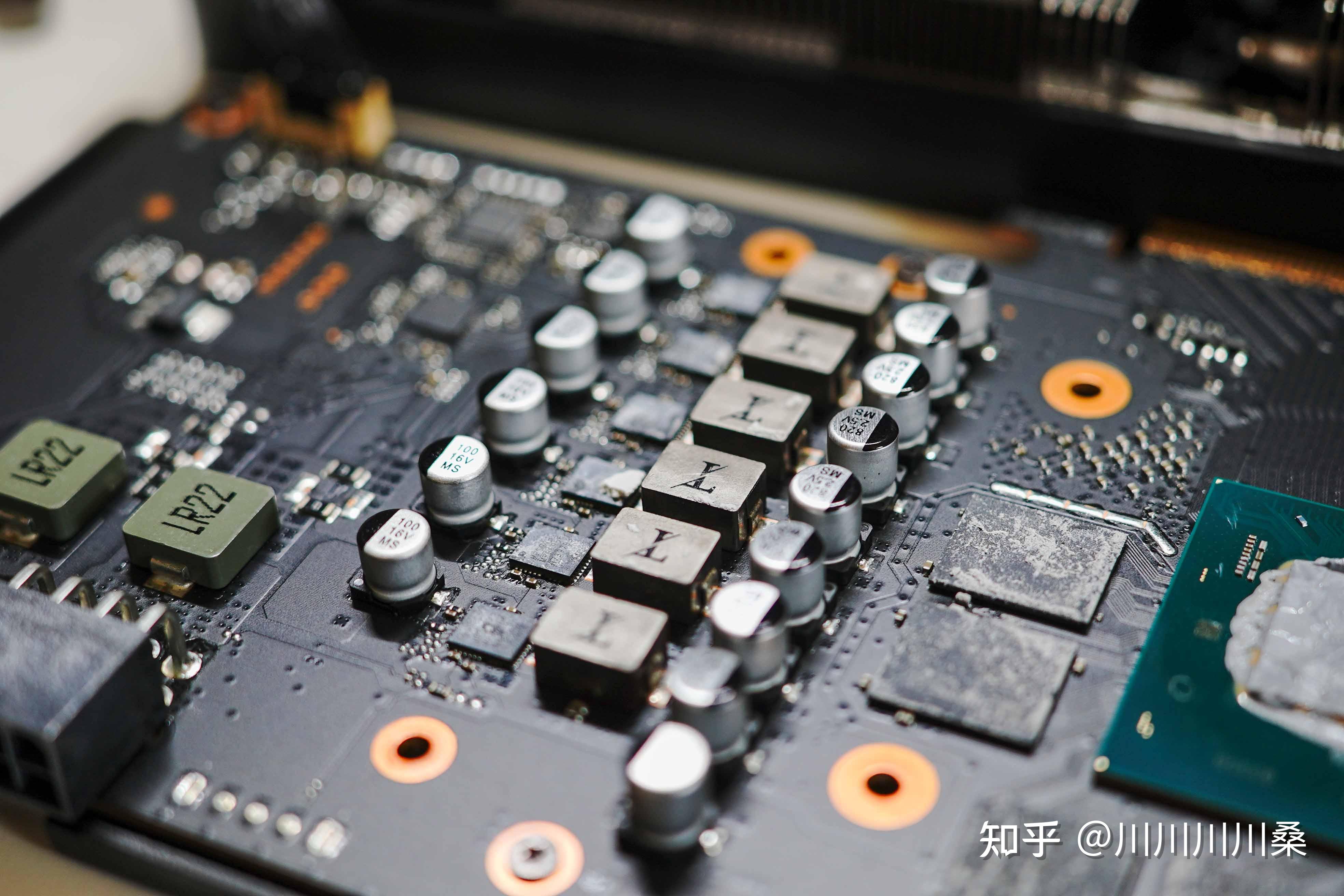 这段简单过一下蓝戟a580的外观,考虑到后期会涉及更换硅脂,也给大家