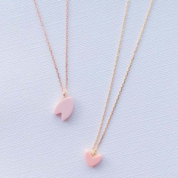 Ahkah小红心专柜价格及材质尺寸介绍如何购买 更多新品介绍 知乎