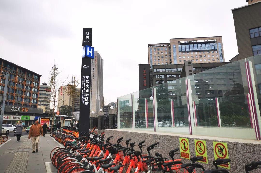 你知道成都地铁出入口最多的站是哪个吗