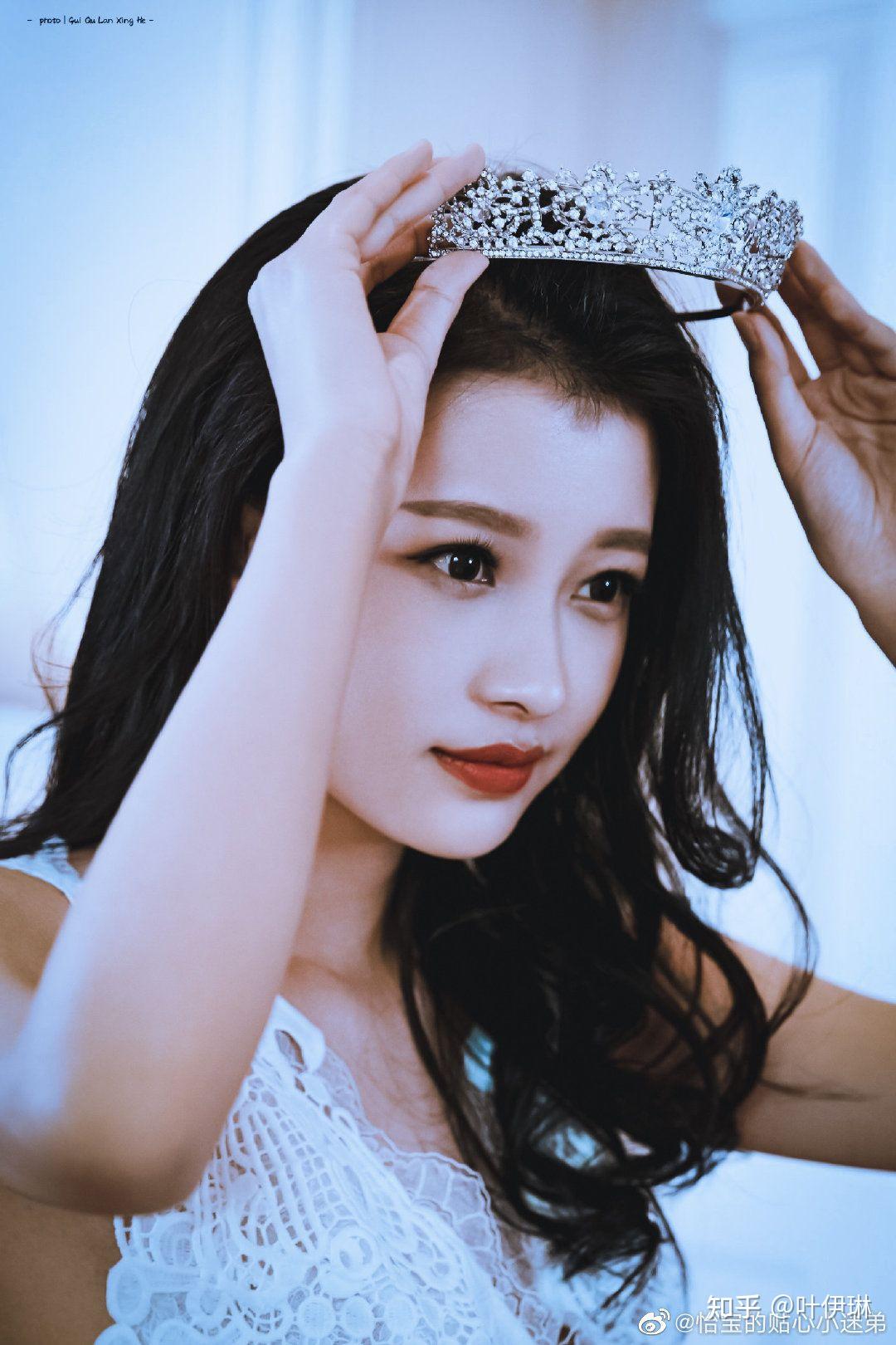 有哪些笑起来眉眼弯弯的明星