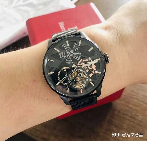 3,男士手表戴右手手表是什么意思?