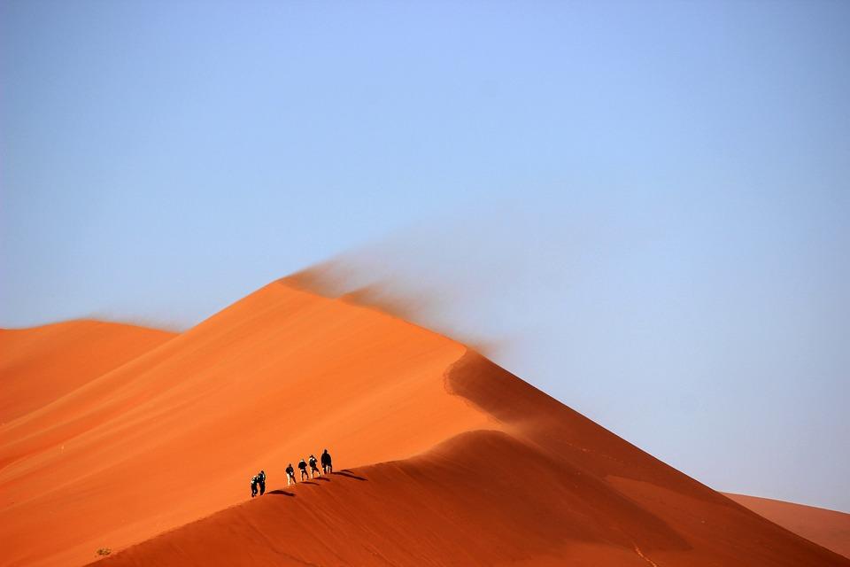 可是阿联酋每年还要从国外进口沙子,看来沙漠中的沙子真的不能用于