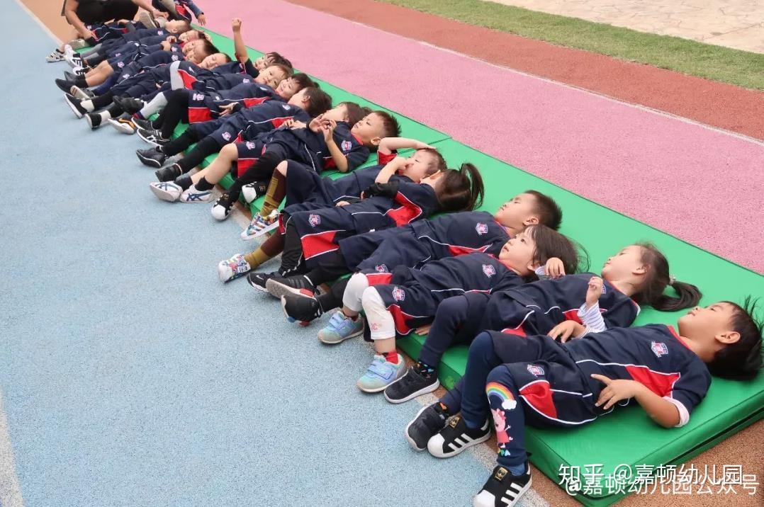 嘉顿幼儿园孩子们的户外活动