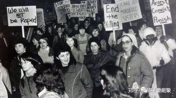 (群众游行表达愤怒,来源:网络)