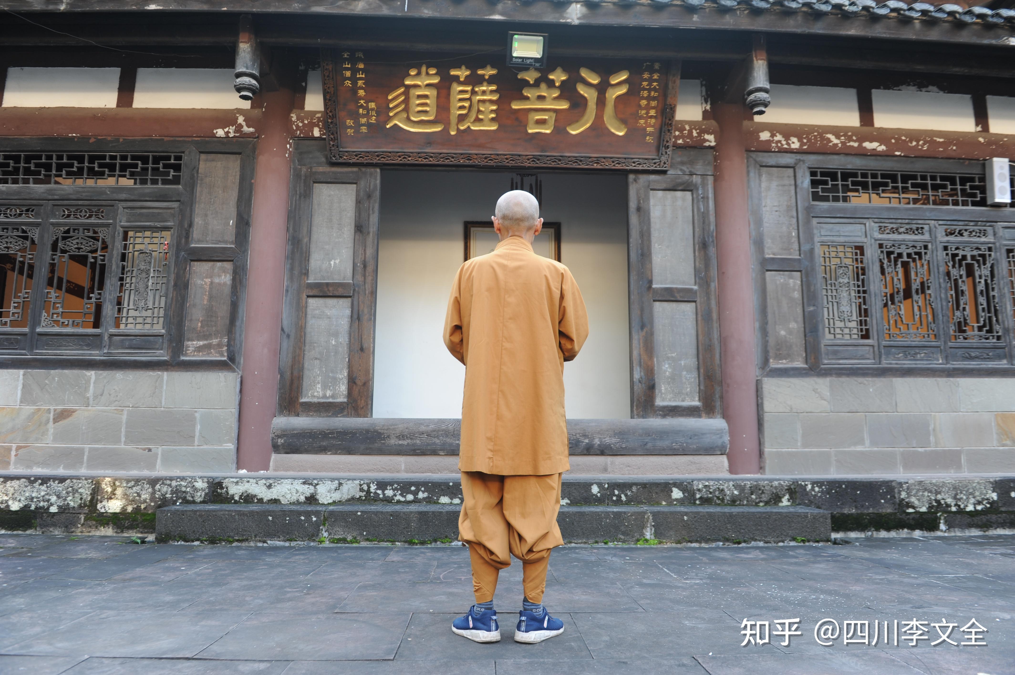李文全随拍:青灯品经卷,文字酌胸襟 - 知乎