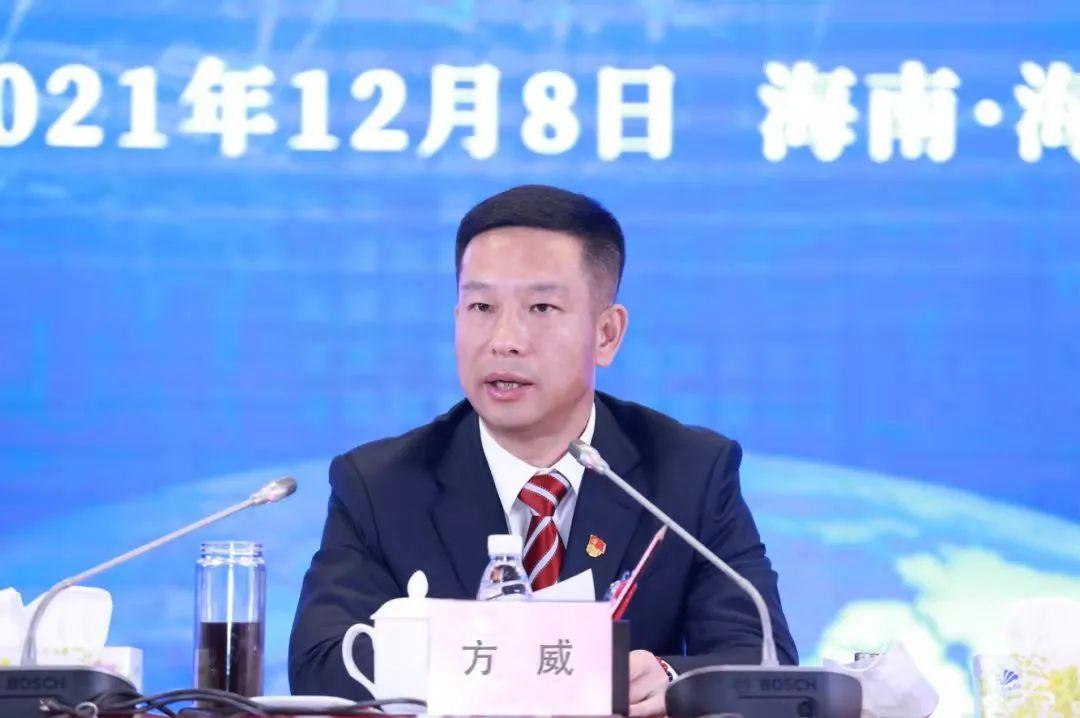 各地2500多名海航航空干部员工代表,第一次在现场看到了他们的新老板