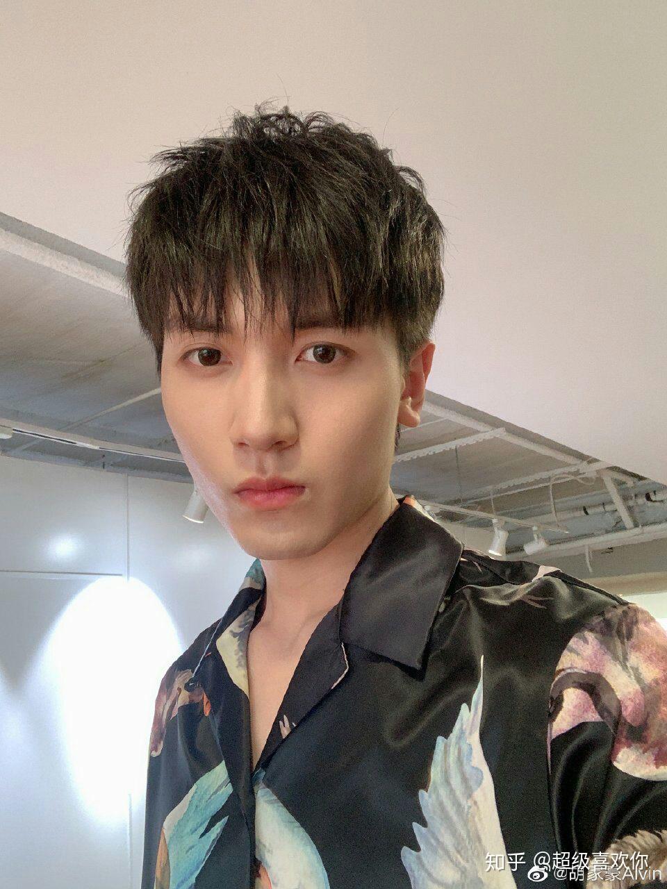 有钱的富二代明星有哪些 v2-0900b2b5d5113c601e72ef8da4e47493_r.jpg